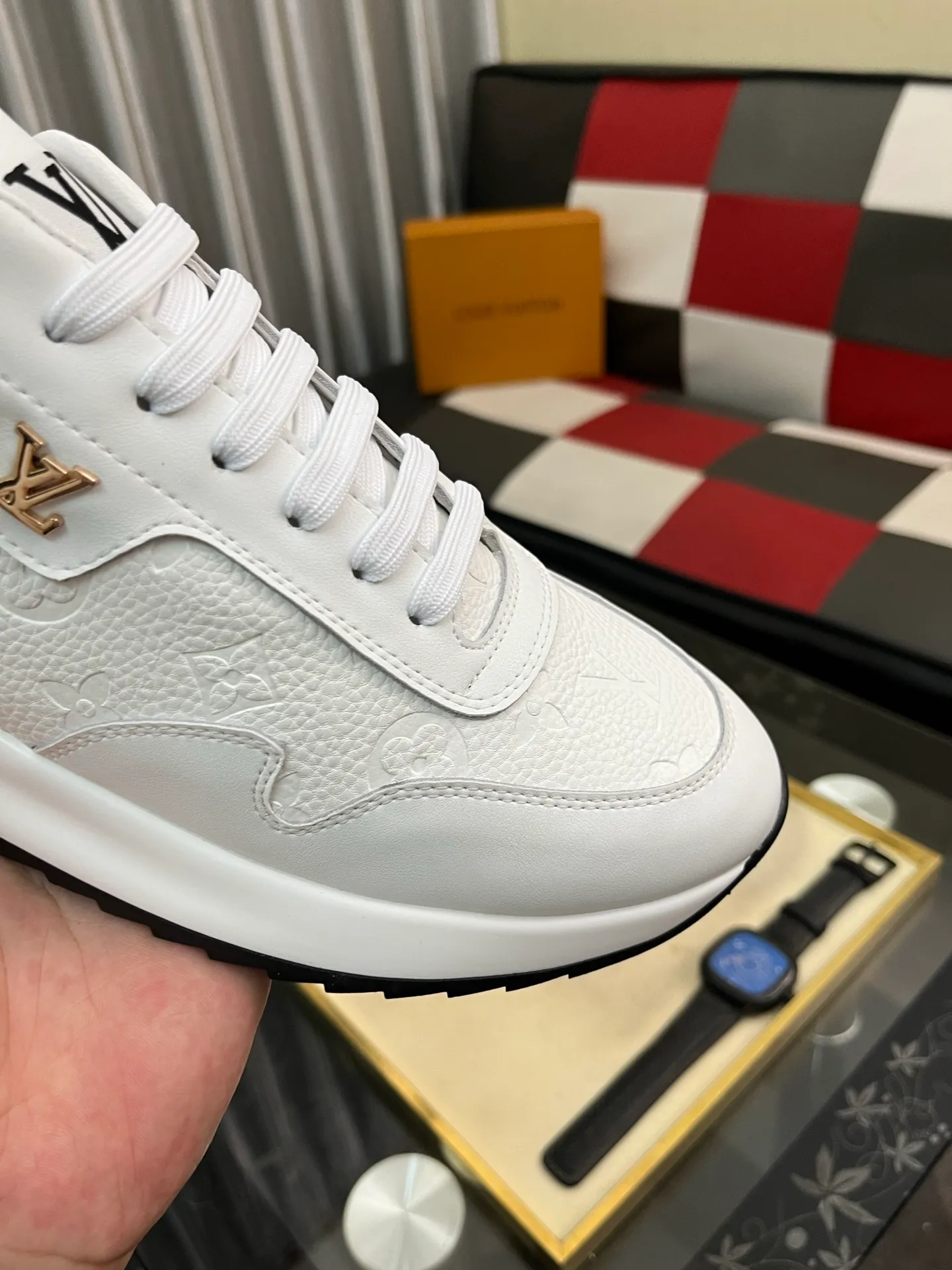 Men's shoes💰438⌚️⌚️《Louis vuitton/LV Louis Vuitton》original quality.~ Unique modern style sneakers. 🏃A must-have casual shoe for trendy men😍😍 Original brand imported from Italy, imported original leather, cowhide lining (refuses to discolor and grind feet) sole: original sole provided by the original factory, French lazy style design ⚠️Fit to the feet, original quality, super comfortable original sole. Code number: 38-443️⃣Colors available